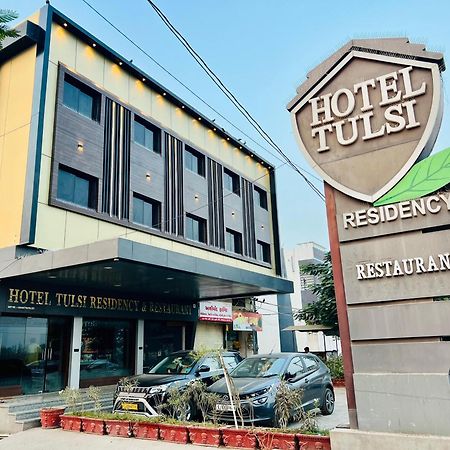 Hotel Tulsi Residency ภุช ภายนอก รูปภาพ