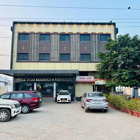 Hotel Tulsi Residency ภุช ภายนอก รูปภาพ