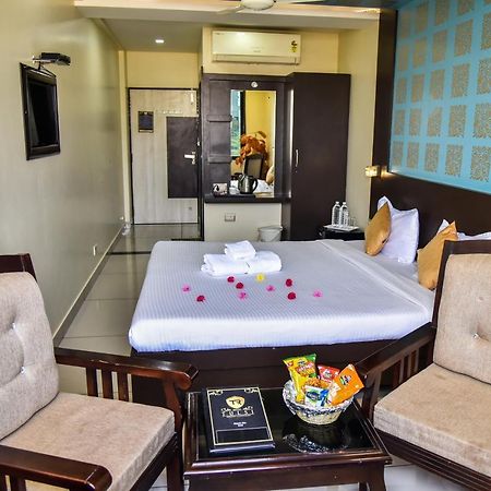 Hotel Tulsi Residency ภุช ภายนอก รูปภาพ
