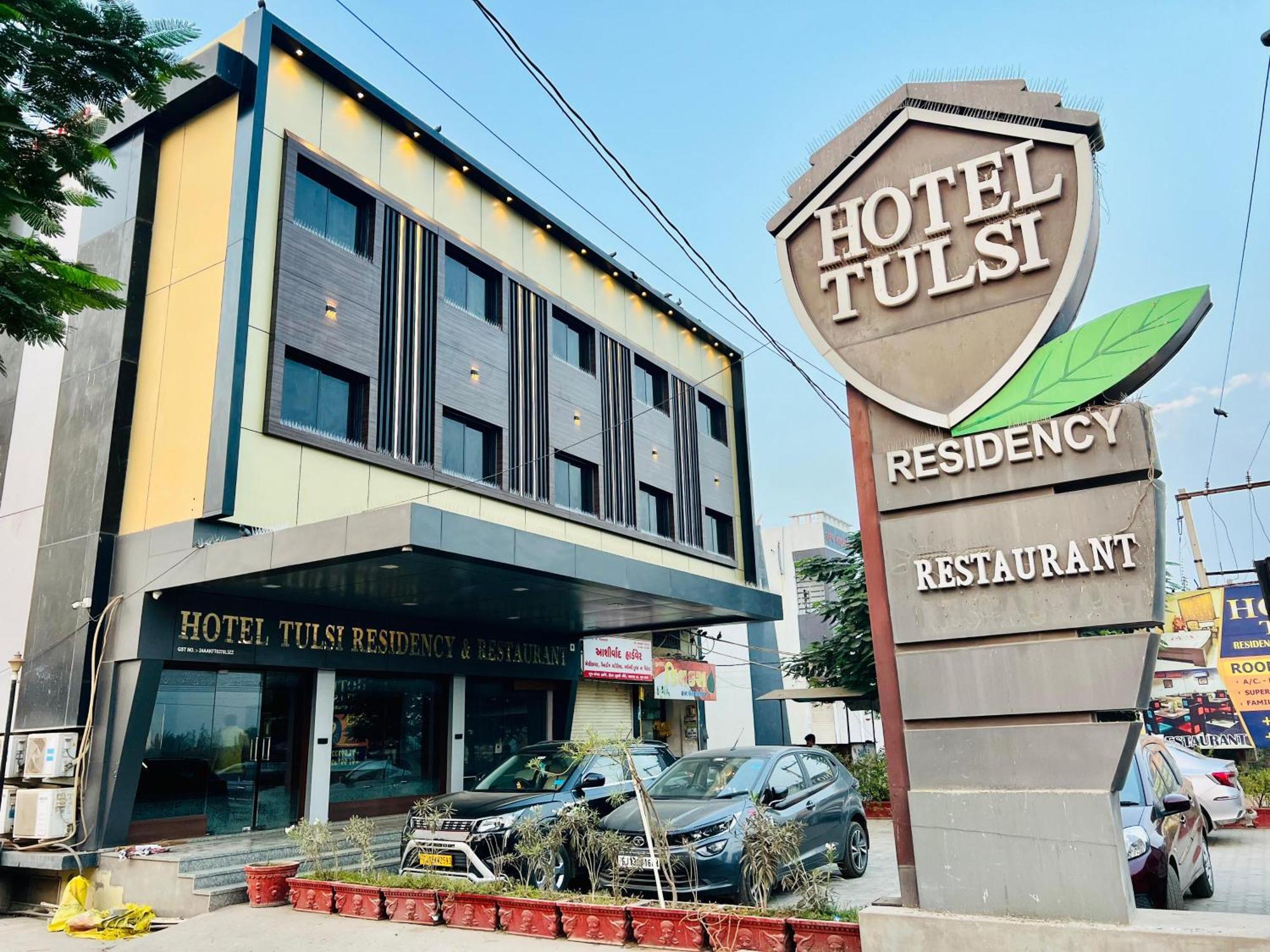 Hotel Tulsi Residency ภุช ภายนอก รูปภาพ