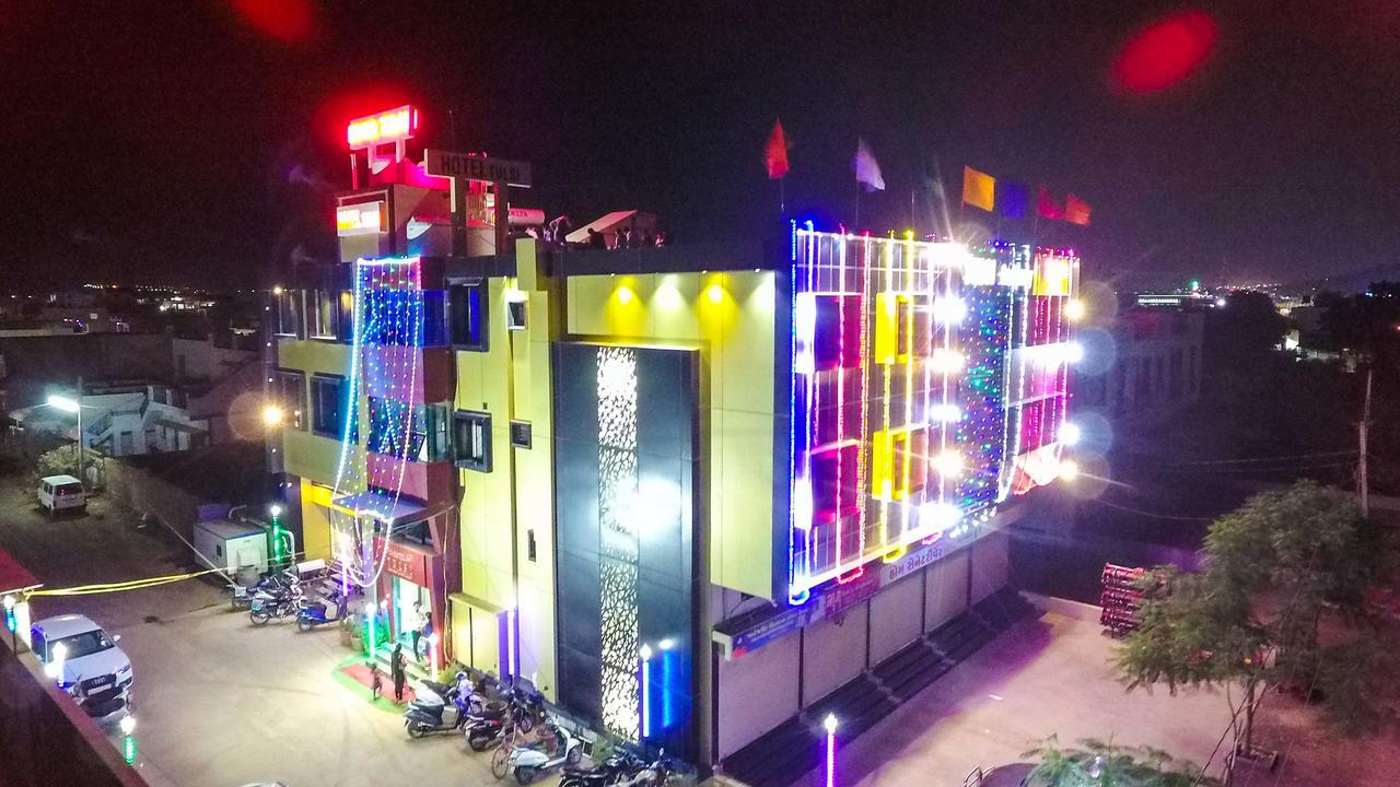 Hotel Tulsi Residency ภุช ภายนอก รูปภาพ