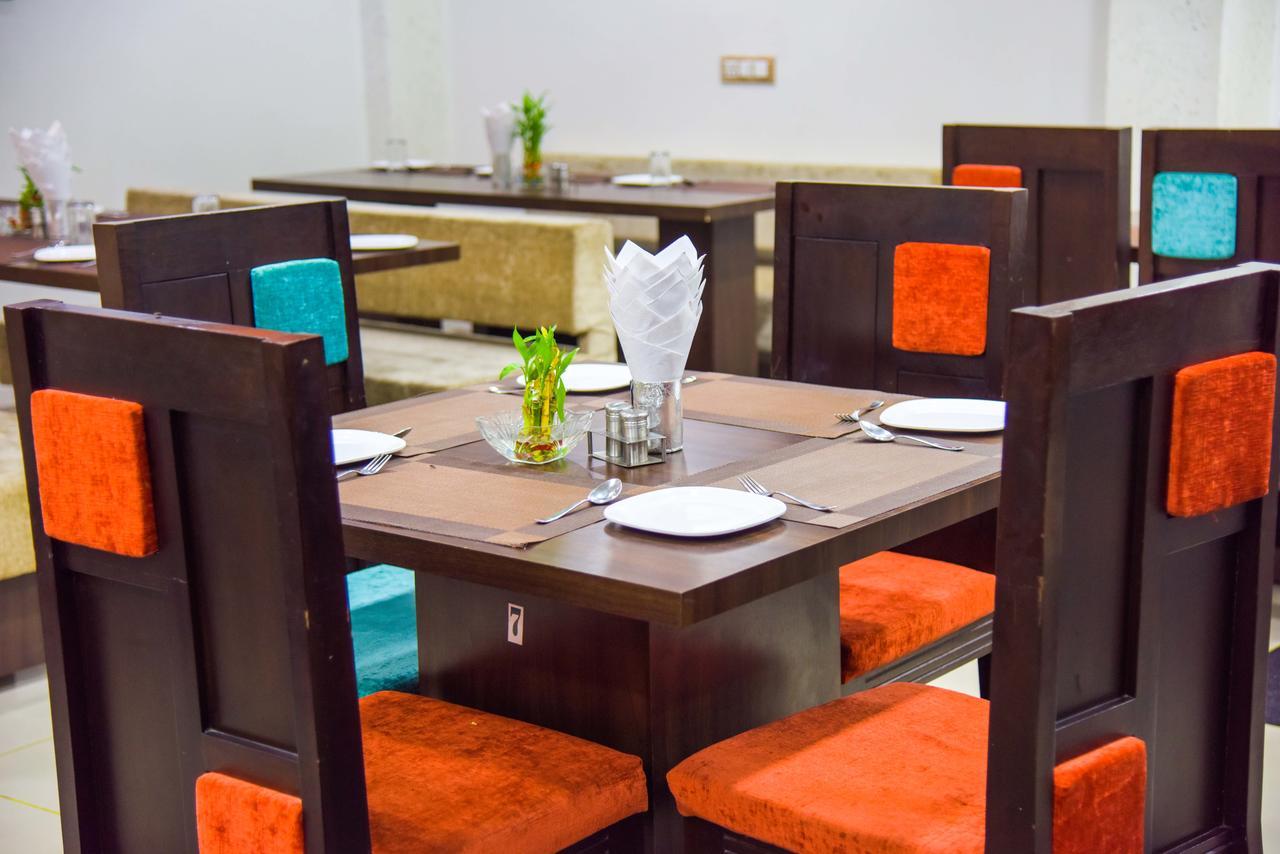 Hotel Tulsi Residency ภุช ภายนอก รูปภาพ