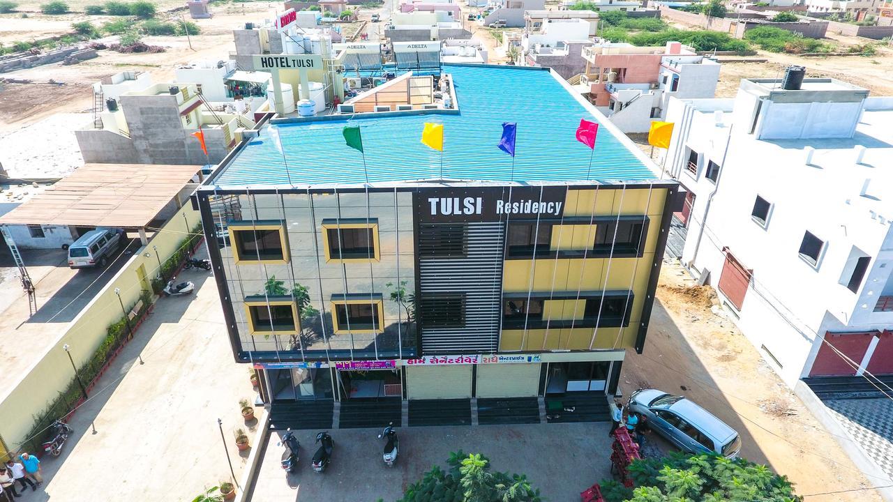 Hotel Tulsi Residency ภุช ภายนอก รูปภาพ