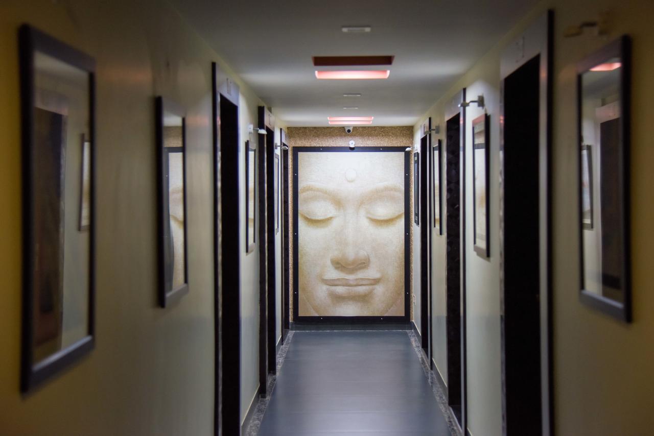 Hotel Tulsi Residency ภุช ภายนอก รูปภาพ
