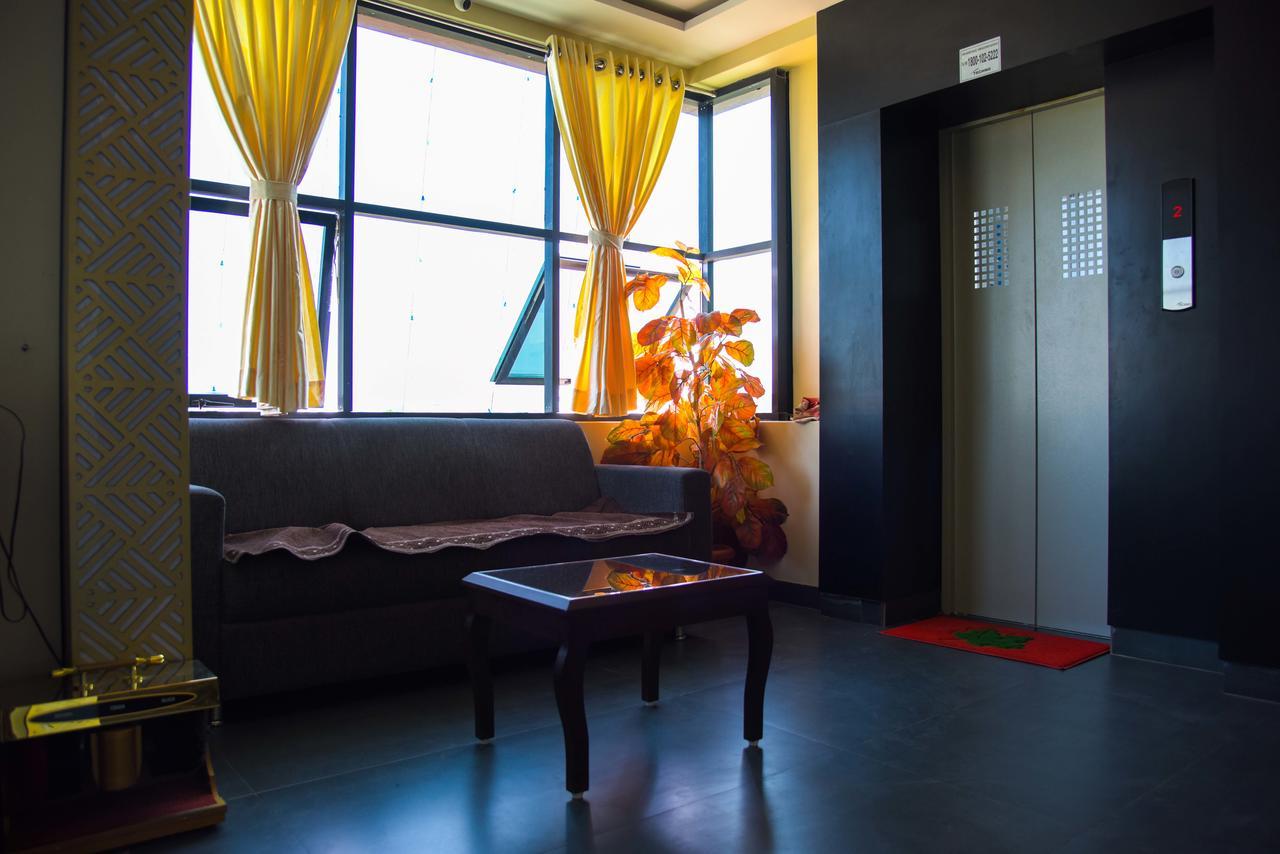 Hotel Tulsi Residency ภุช ภายนอก รูปภาพ