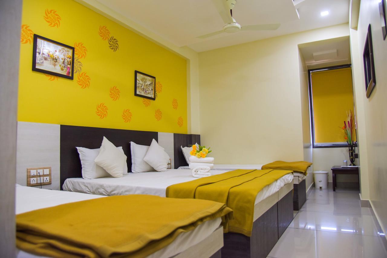 Hotel Tulsi Residency ภุช ภายนอก รูปภาพ