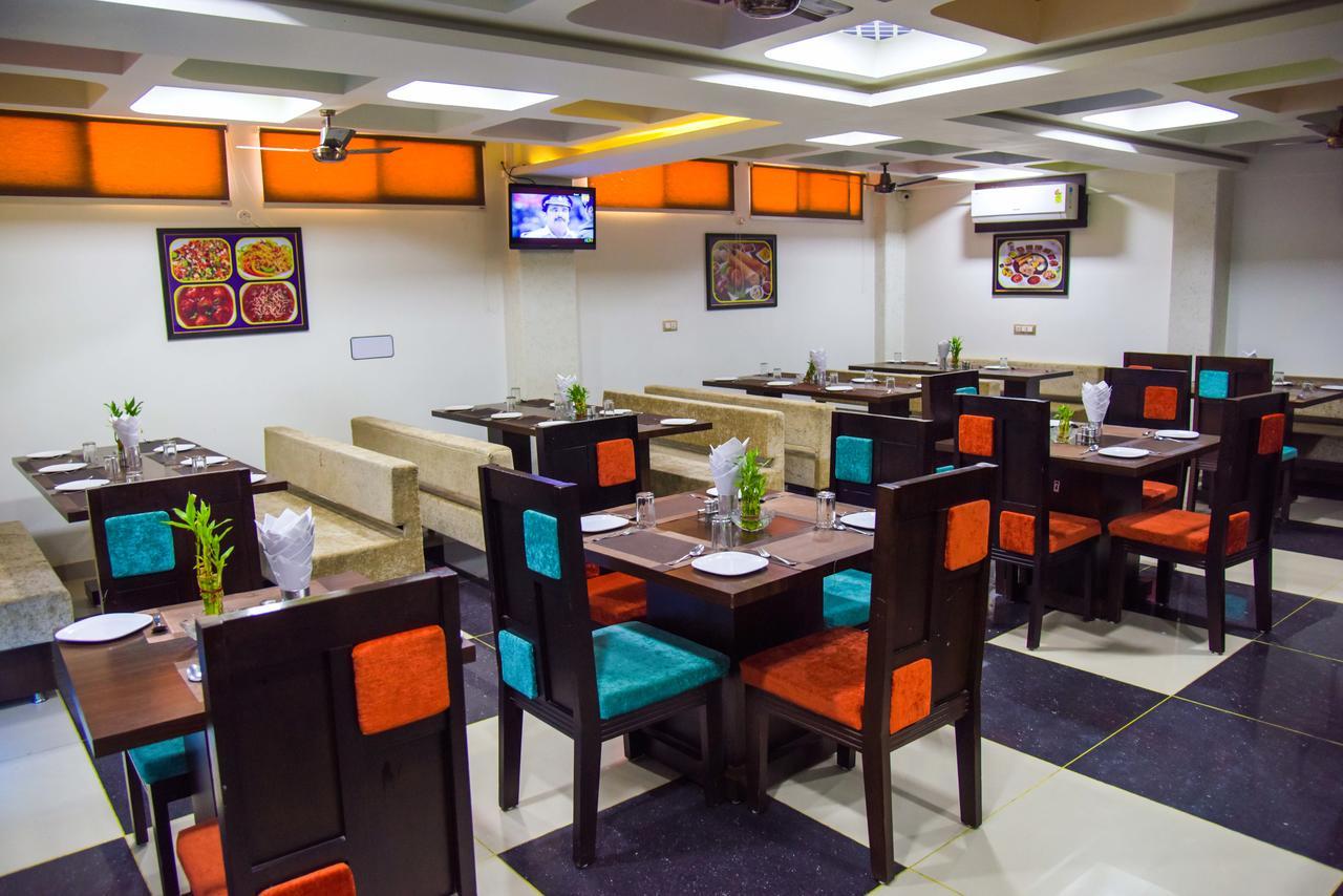 Hotel Tulsi Residency ภุช ภายนอก รูปภาพ
