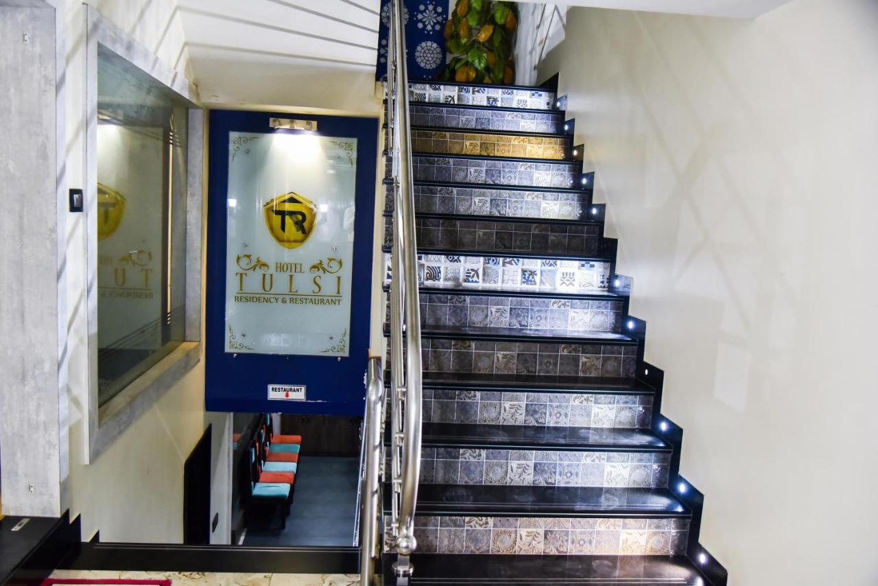 Hotel Tulsi Residency ภุช ภายนอก รูปภาพ