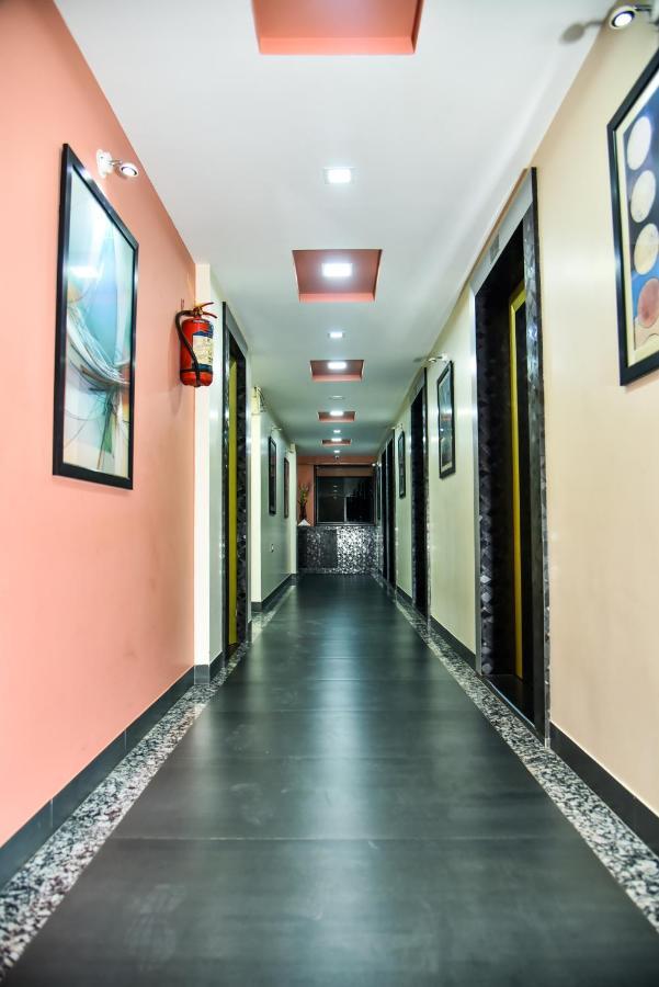Hotel Tulsi Residency ภุช ภายนอก รูปภาพ