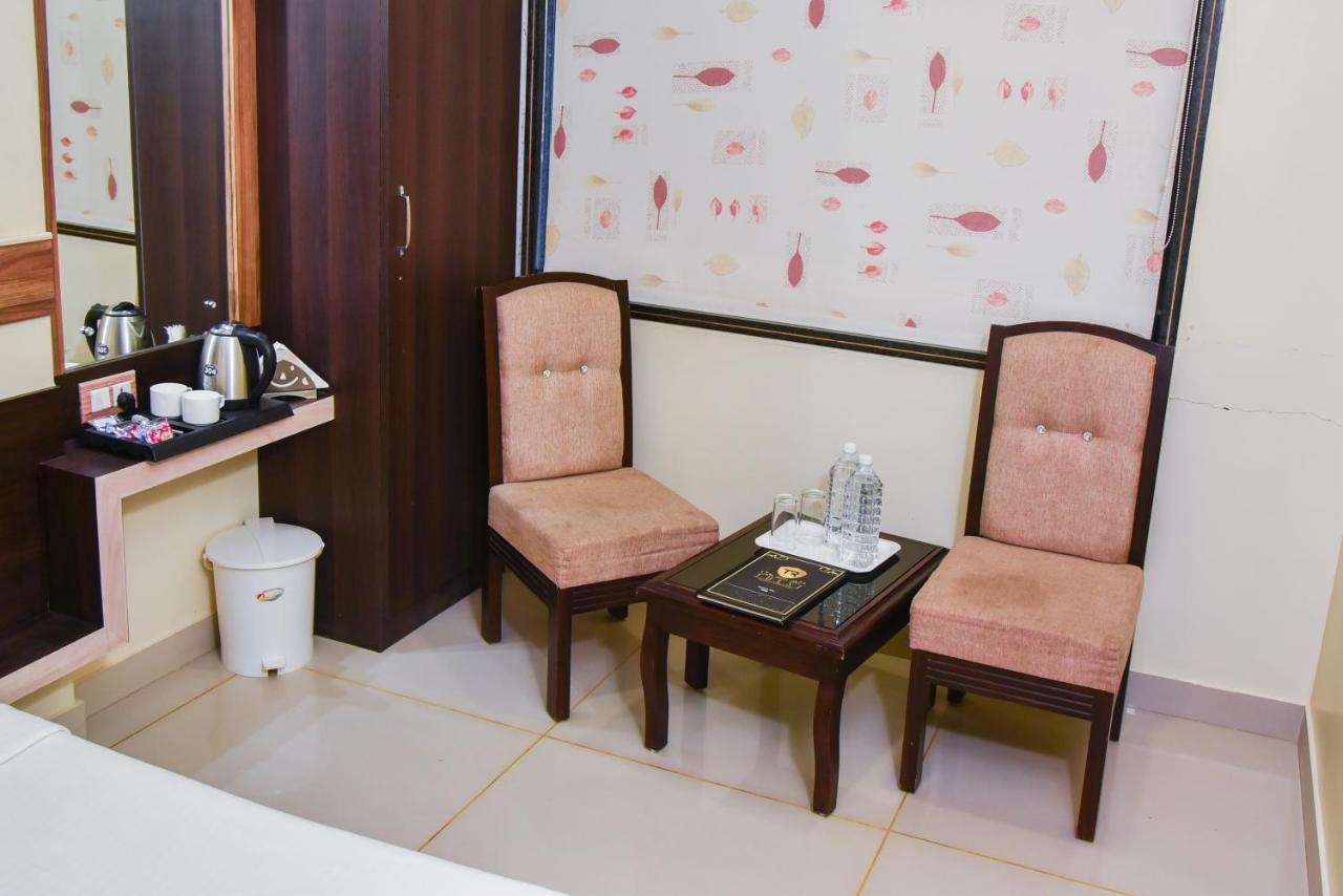 Hotel Tulsi Residency ภุช ภายนอก รูปภาพ