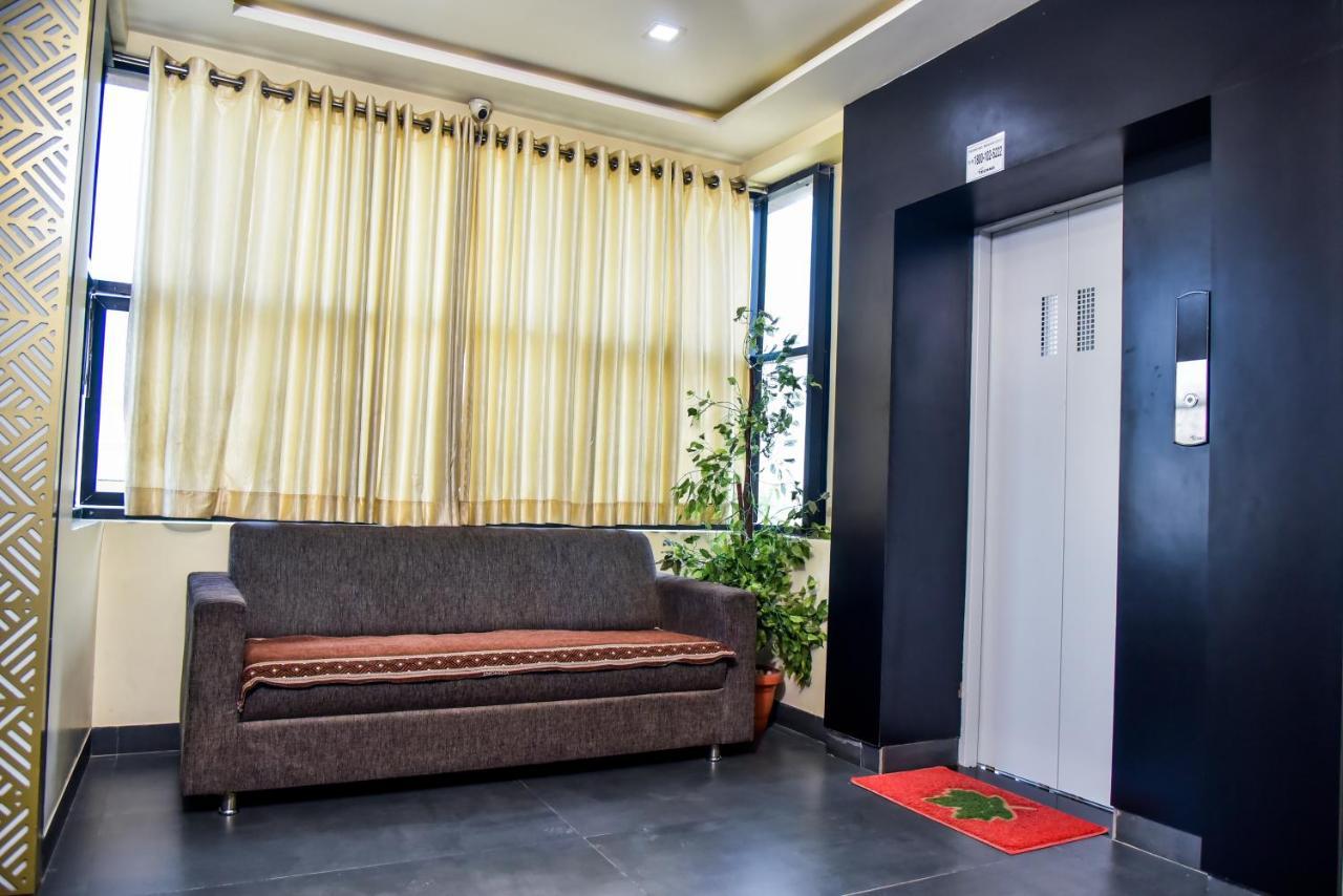 Hotel Tulsi Residency ภุช ภายนอก รูปภาพ